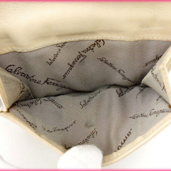 Salvatore Ferragamo Wallet Purse Ganchini Beige Brown Woman Authentic Used Y1161 - Picture 4 of 5